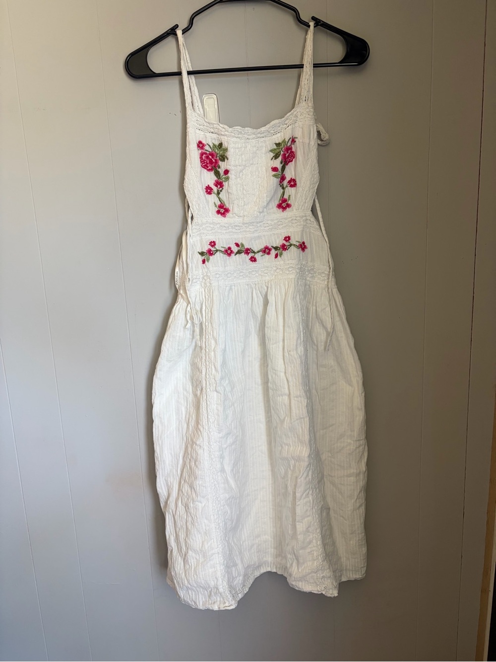 For love of lemons White Floral Embroidered Sundress with Side Ties - Picture 4 of 12